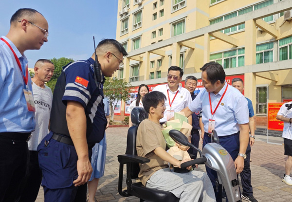 报到啦！身残志坚程雅琴开启大学生活 - 365集团